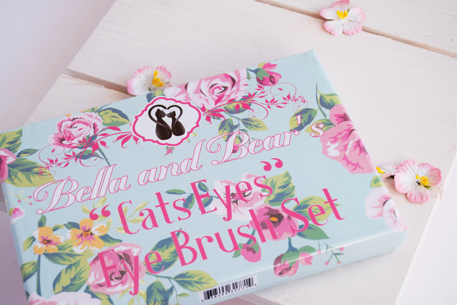 bella_and_bears_cats_eyes_eye_brush_set_zalabell_beauty_review_1