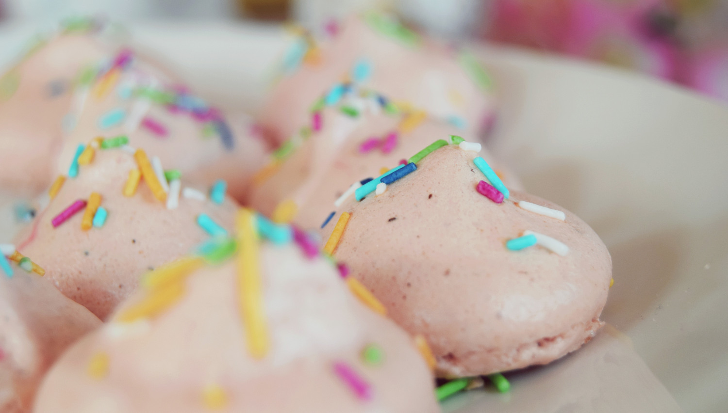 Mini_Pink_Meringues_Recipe_Zalabell_7