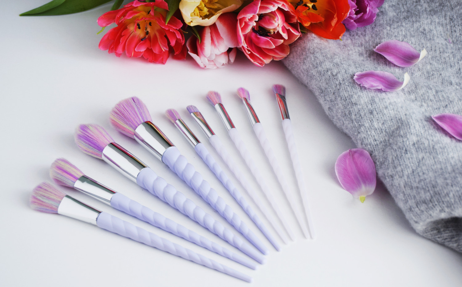 Unicorn_Rainbow_makeup_brushes_Zalabell_beauty_1