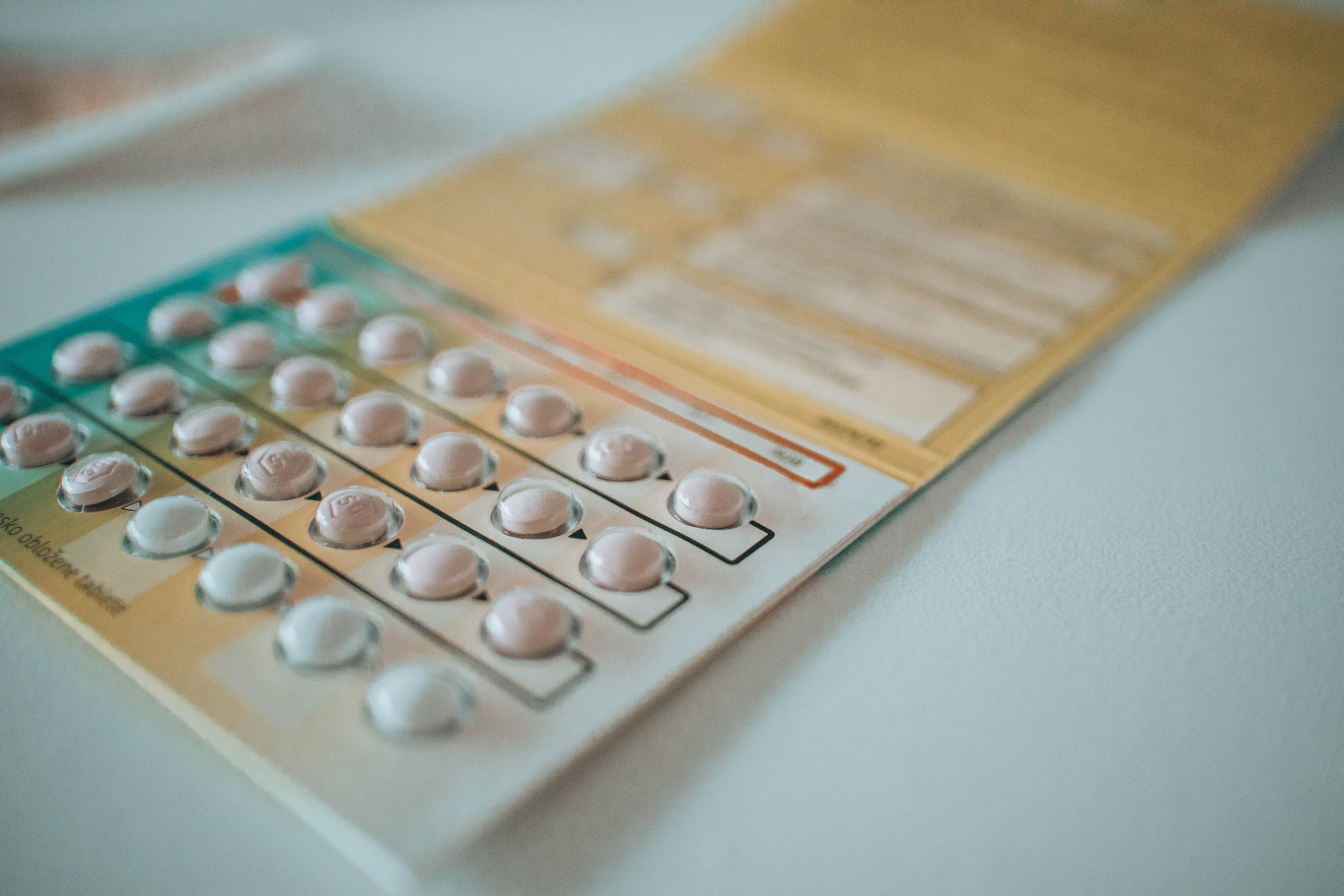 Kontracepcijske-tabletke-izkusnja-posledice-ucinki-zalabell-zala-zagoricnik