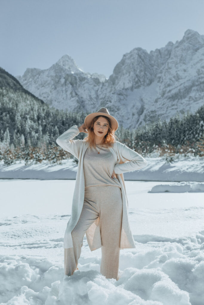 kranjska gora, jezero jasna, slovenija, outfit, portrait